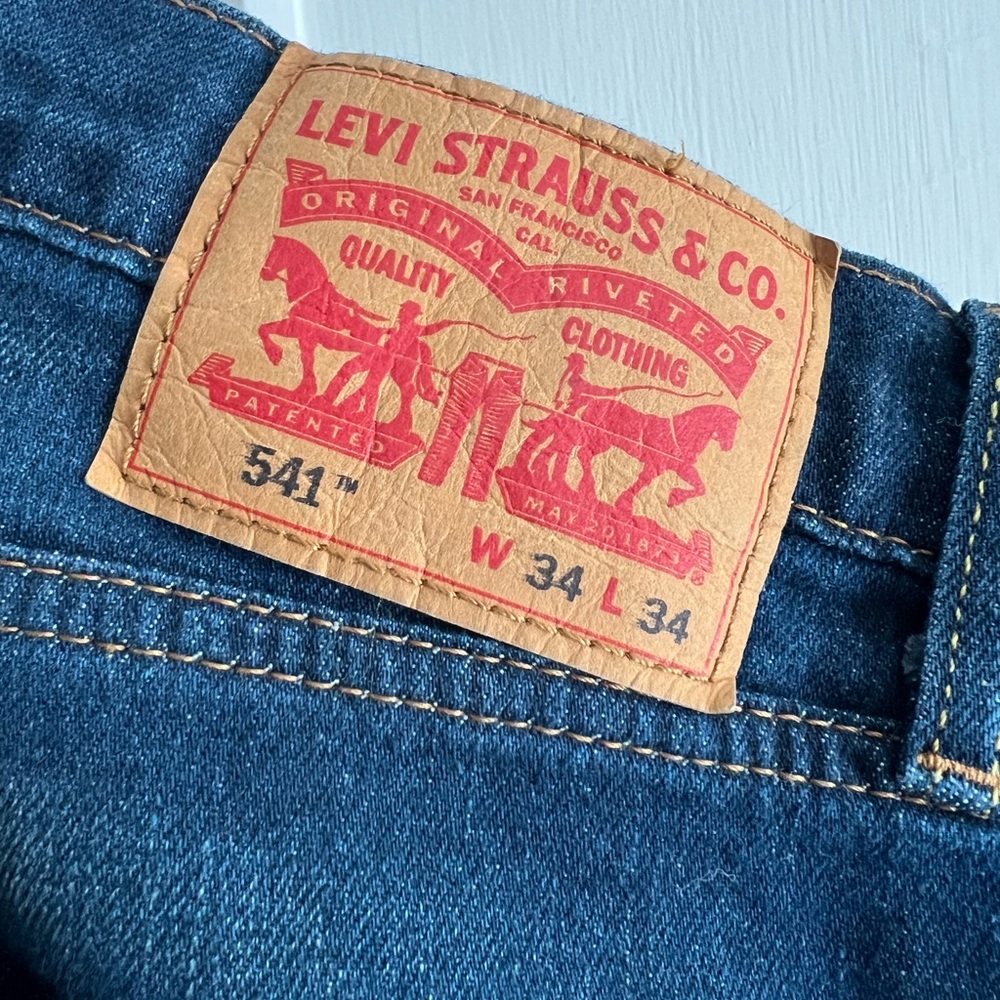 Levi’s 541 34x34 Medium Rinse Jeans w/Front Distress